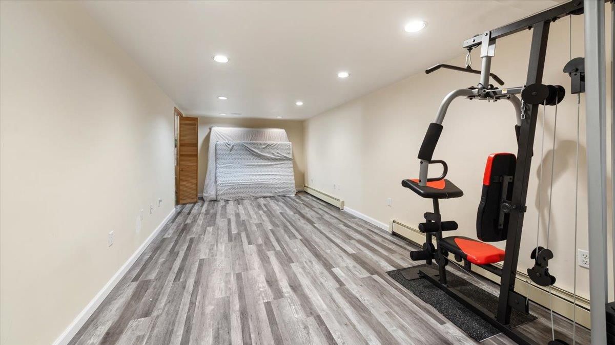 Fitness Equipment, Interior, Recessed Lighting, Wood Texture Flooring
