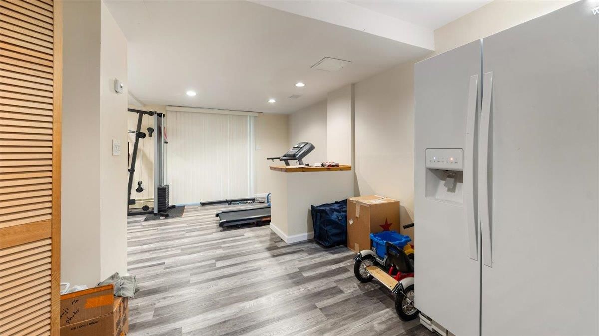 Fitness Equipment, Interior, Recessed Lighting, Wood Texture Flooring