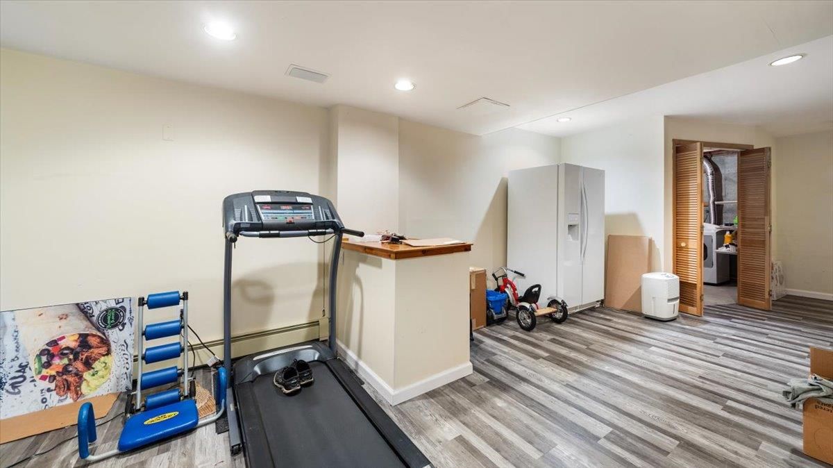 Fitness Equipment, Interior, Recessed Lighting, Wood Texture Flooring