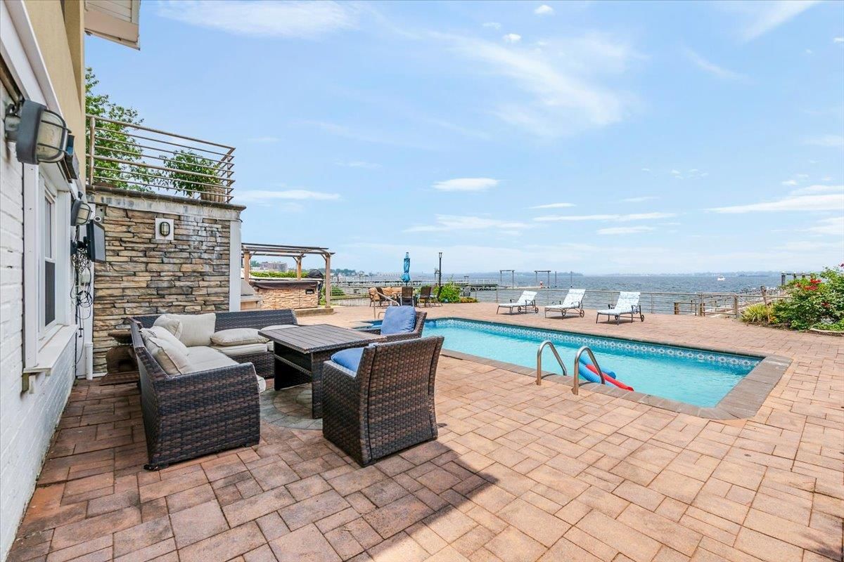 Exterior, Pool, Water