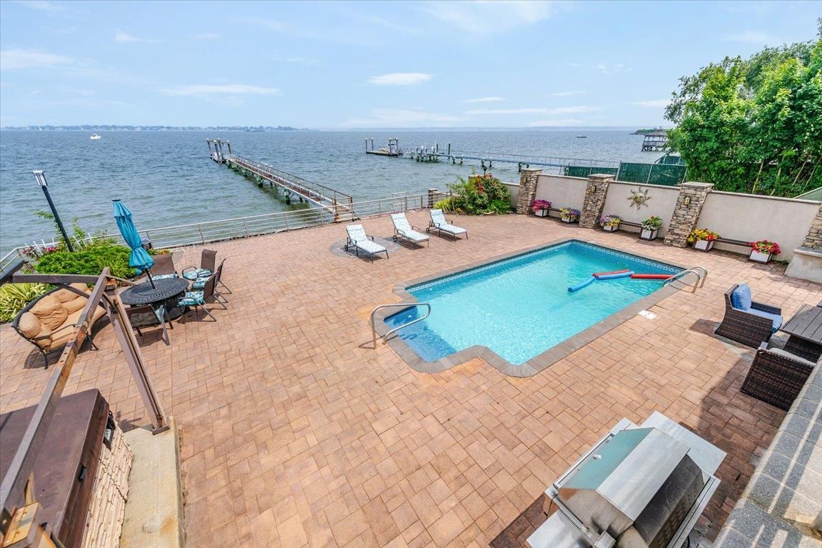 Exterior, Pool, Water