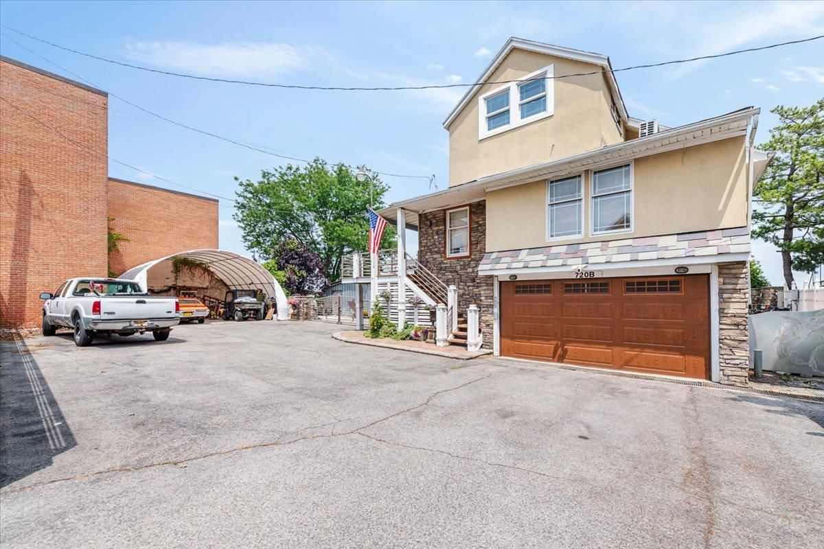 Attached, Exterior, Facade, Brick Facade, American Foursquare