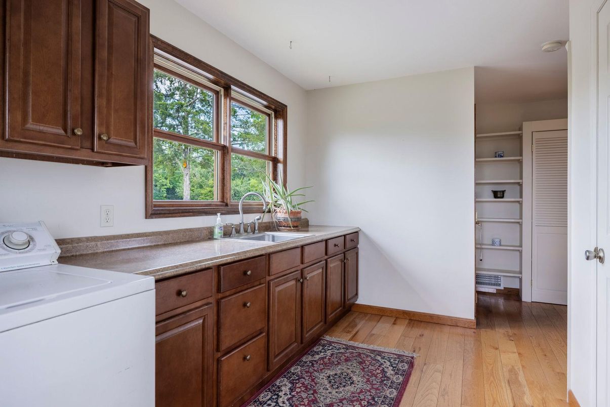 Interior, Washer, Wood Texture Flooring