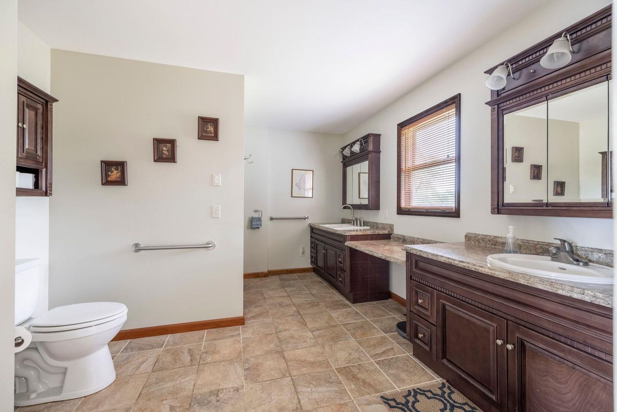 Bathroom, Dual Sink Vanities, Interior