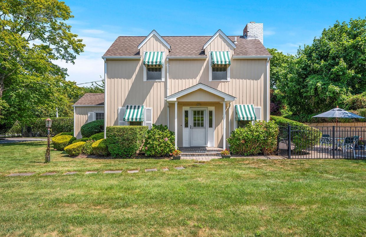 Backyard, Exterior, Facade, Farmhouse
