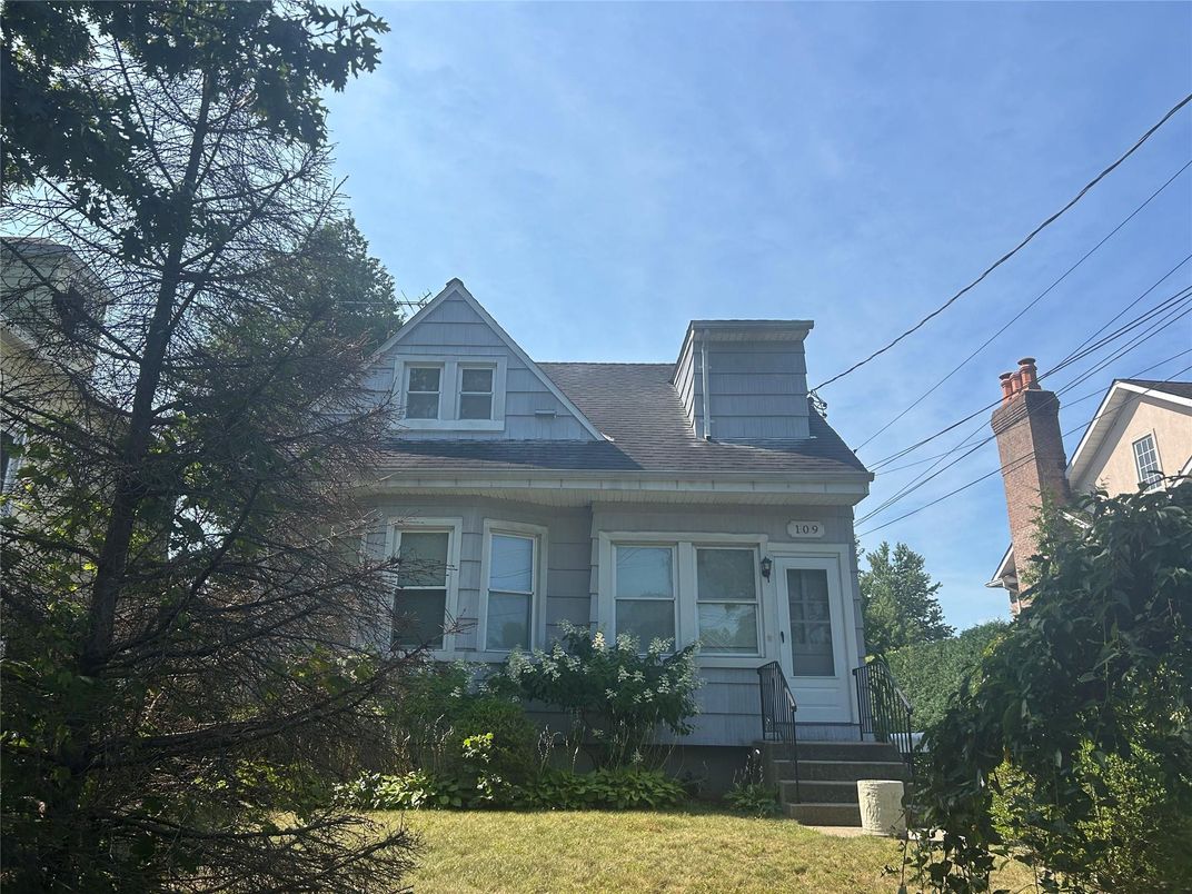 Exterior, Facade, Cape Cod