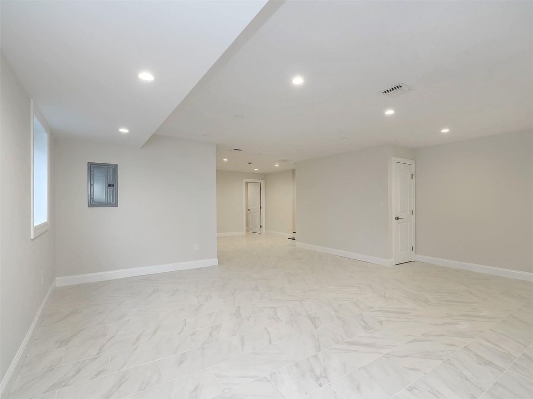 Empty room, Interior, Marble, Recessed Lighting
