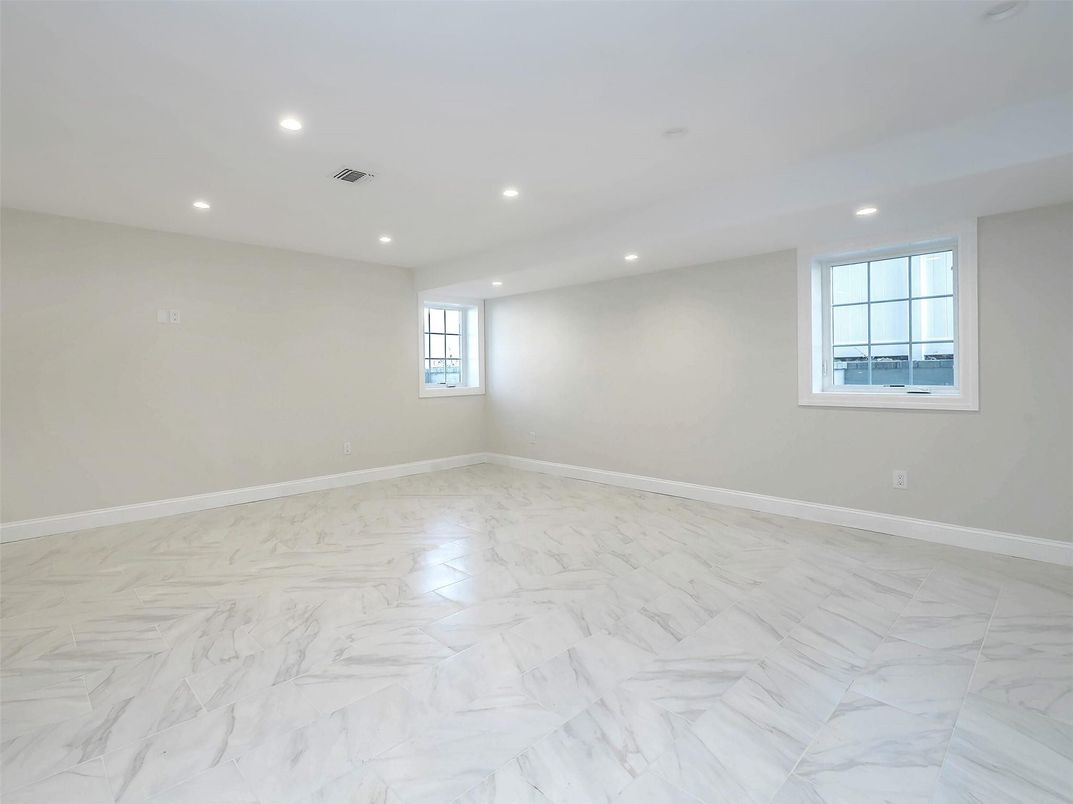 Empty room, Interior, Marble, Recessed Lighting