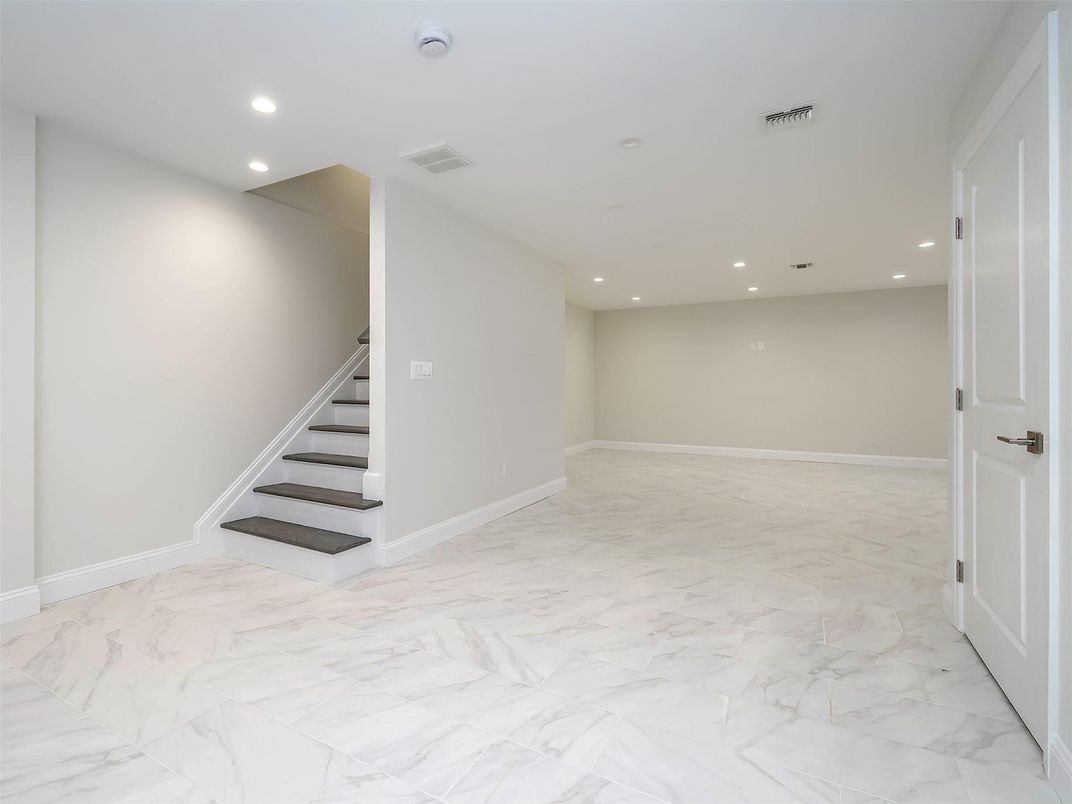 Empty room, Interior, Marble, Recessed Lighting