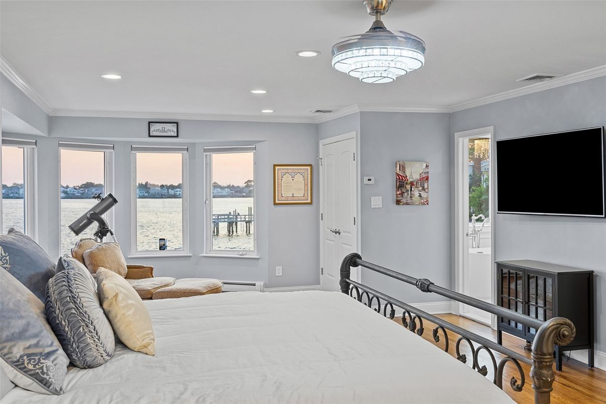 Bedroom, Interior, Recessed Lighting, Water, Wood Texture Flooring