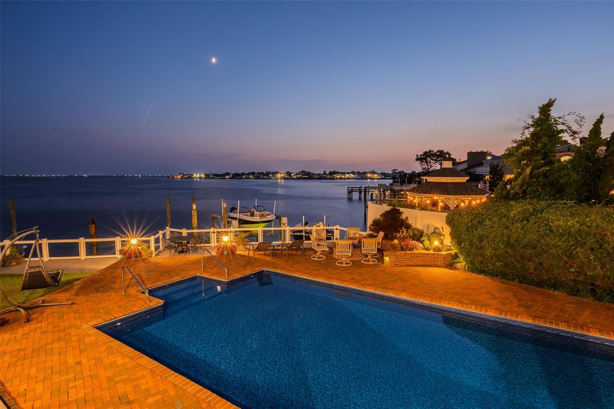 Exterior, Pool, Water