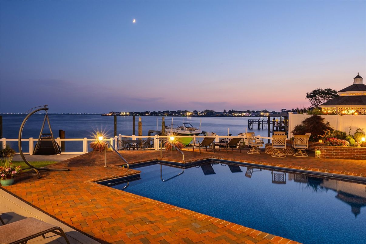Exterior, Pool, Water