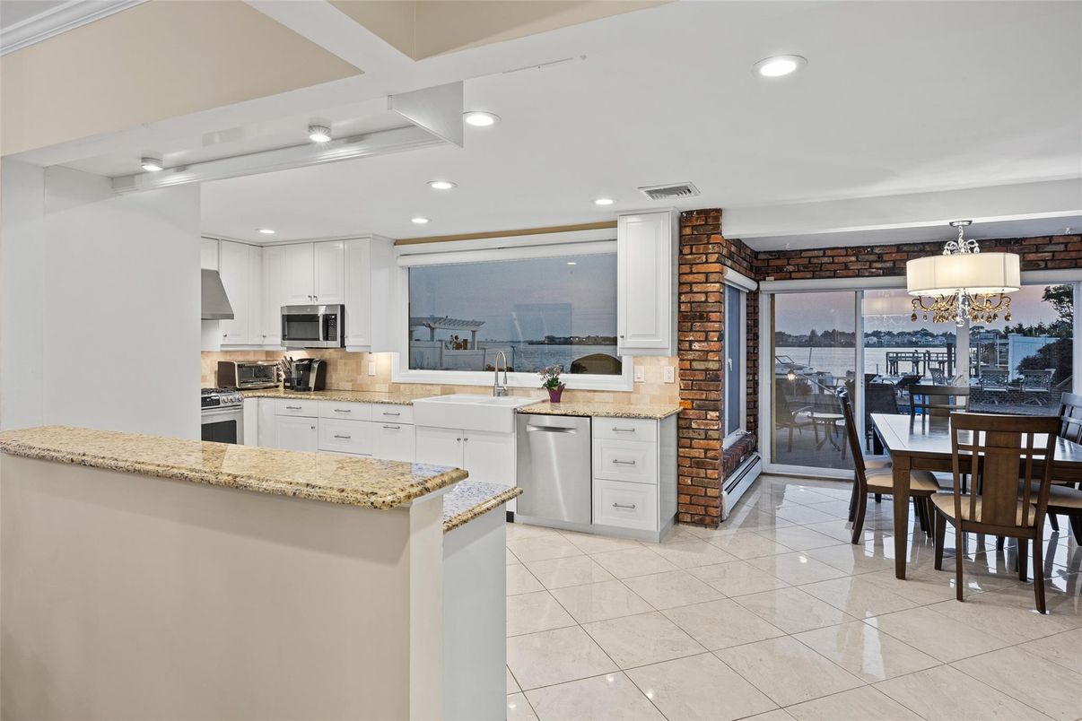 Dining room, Interior, Kitchen, Pendant Lights, Recessed Lighting, Stainless Steel Appliances