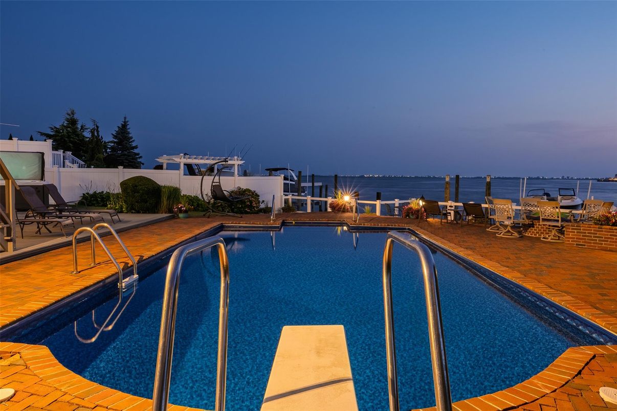 Exterior, Pool, Water