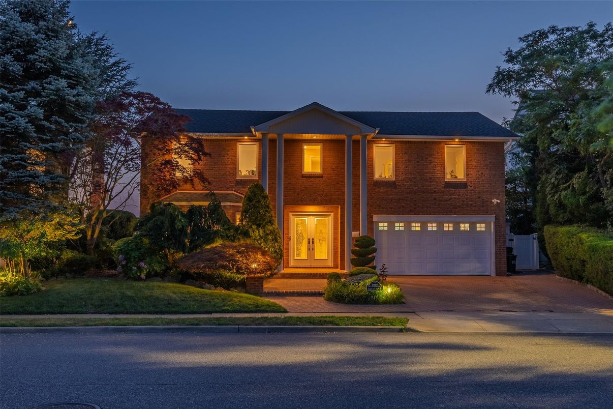 Attached, Exterior, Facade, Brick Facade, Rowhouse