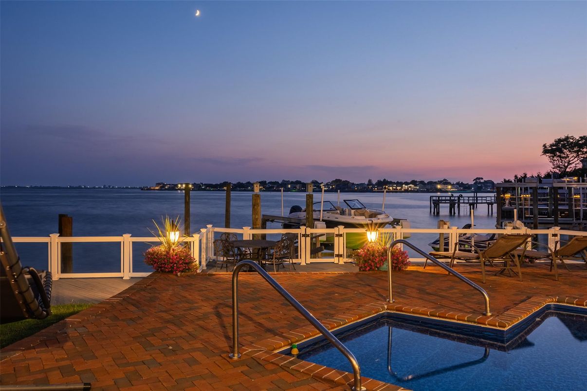 Exterior, Pool, Water