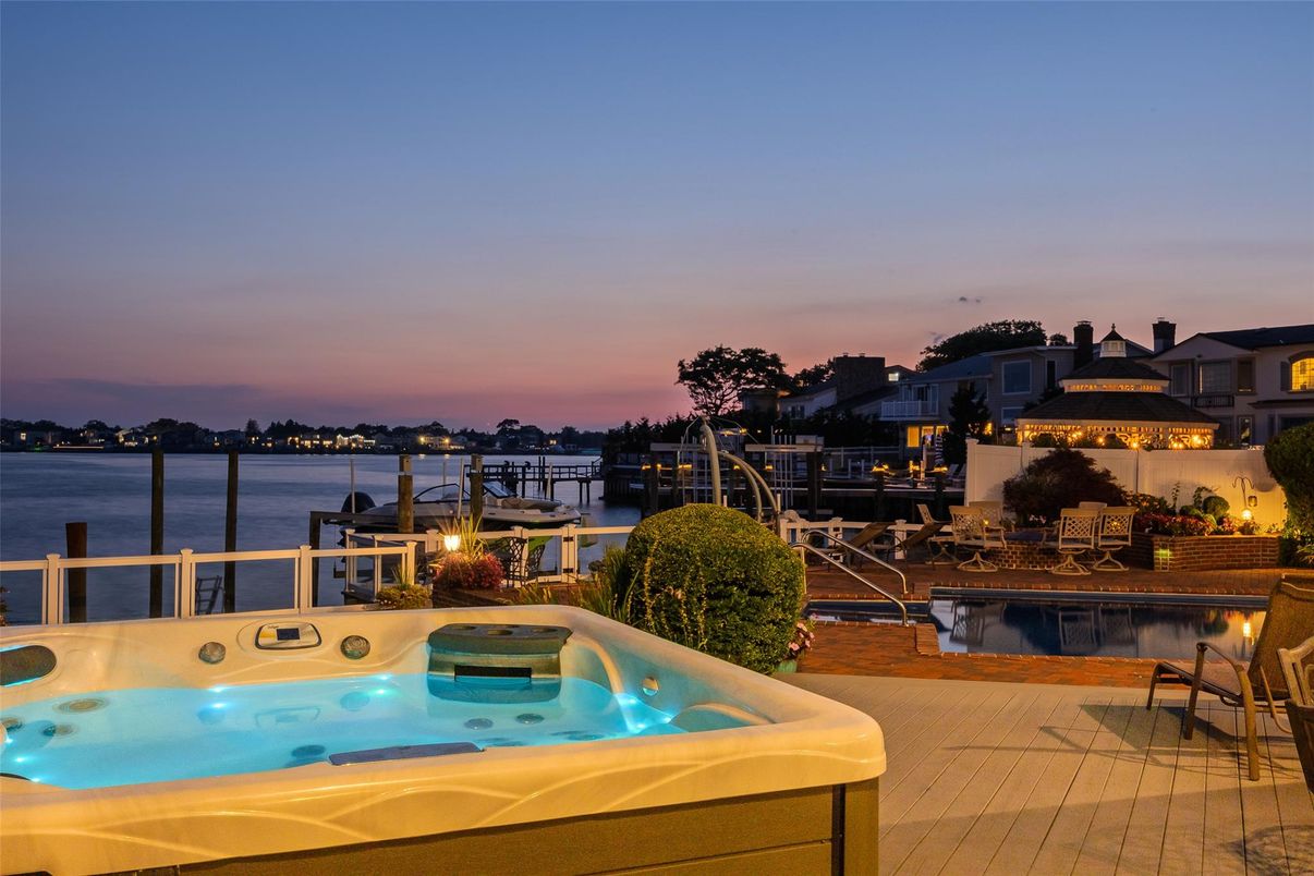 Exterior, Hot Tub, Water