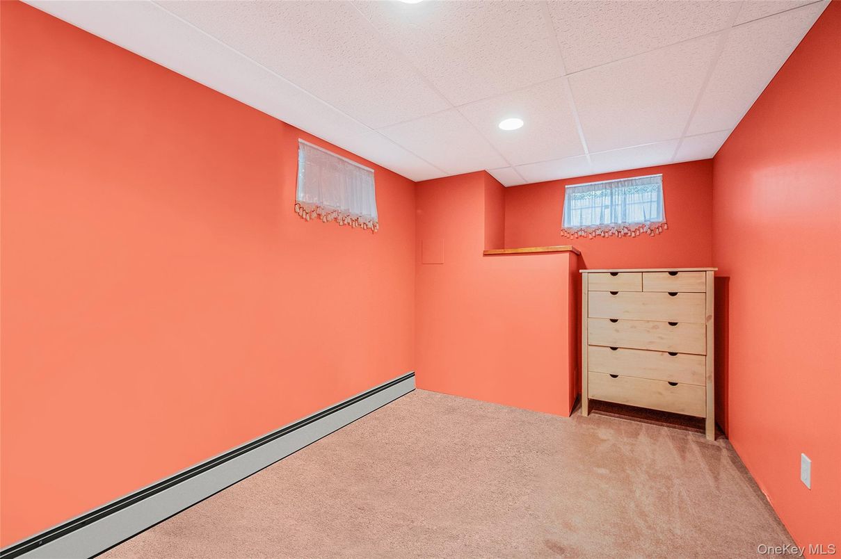 Empty room, Interior, Recessed Lighting, Walk-in Closets