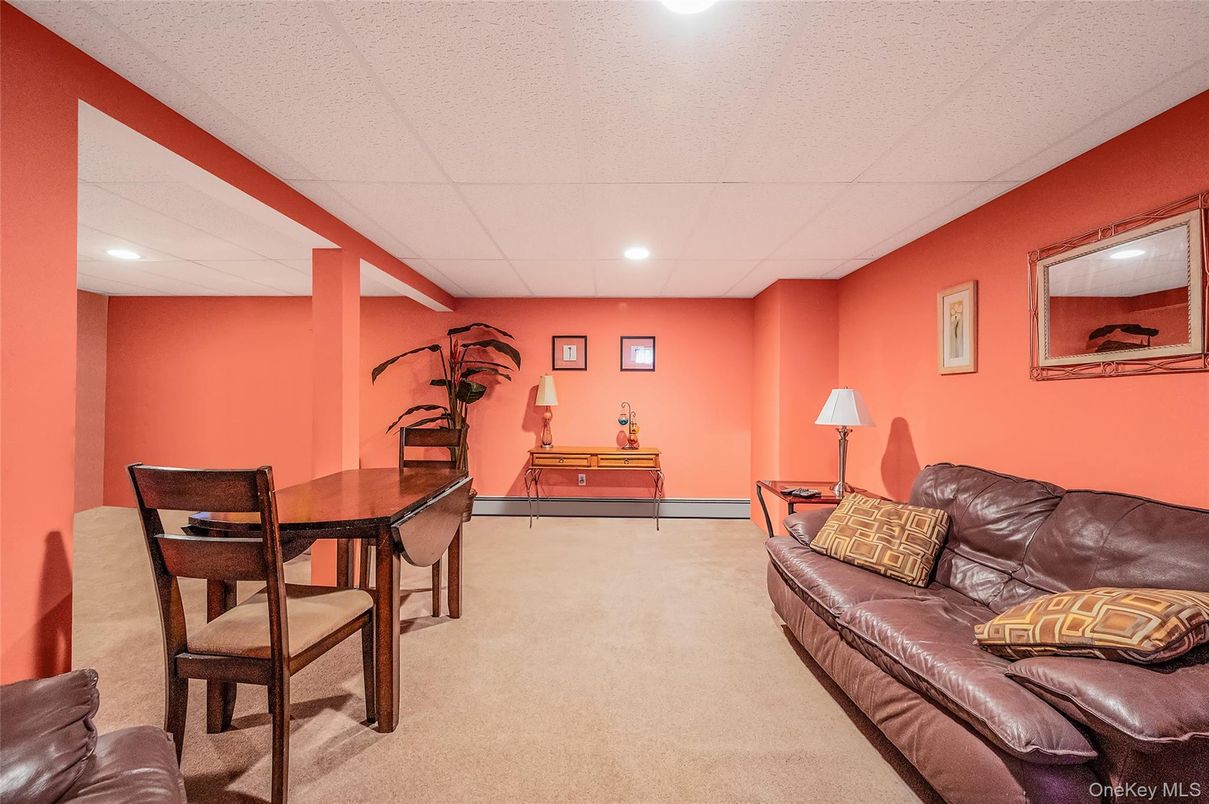 Dining room, Interior, Recessed Lighting
