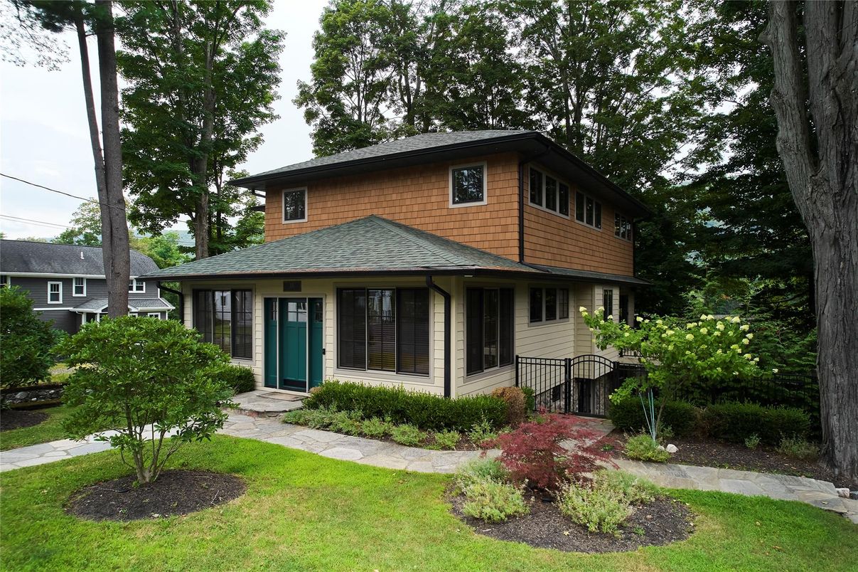 Backyard, Exterior, Facade, American Foursquare