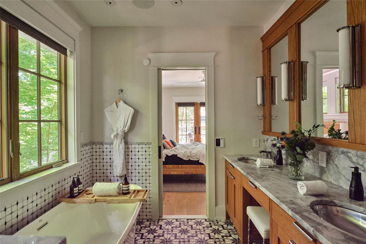Bathroom, Dual Sink Vanities, Interior