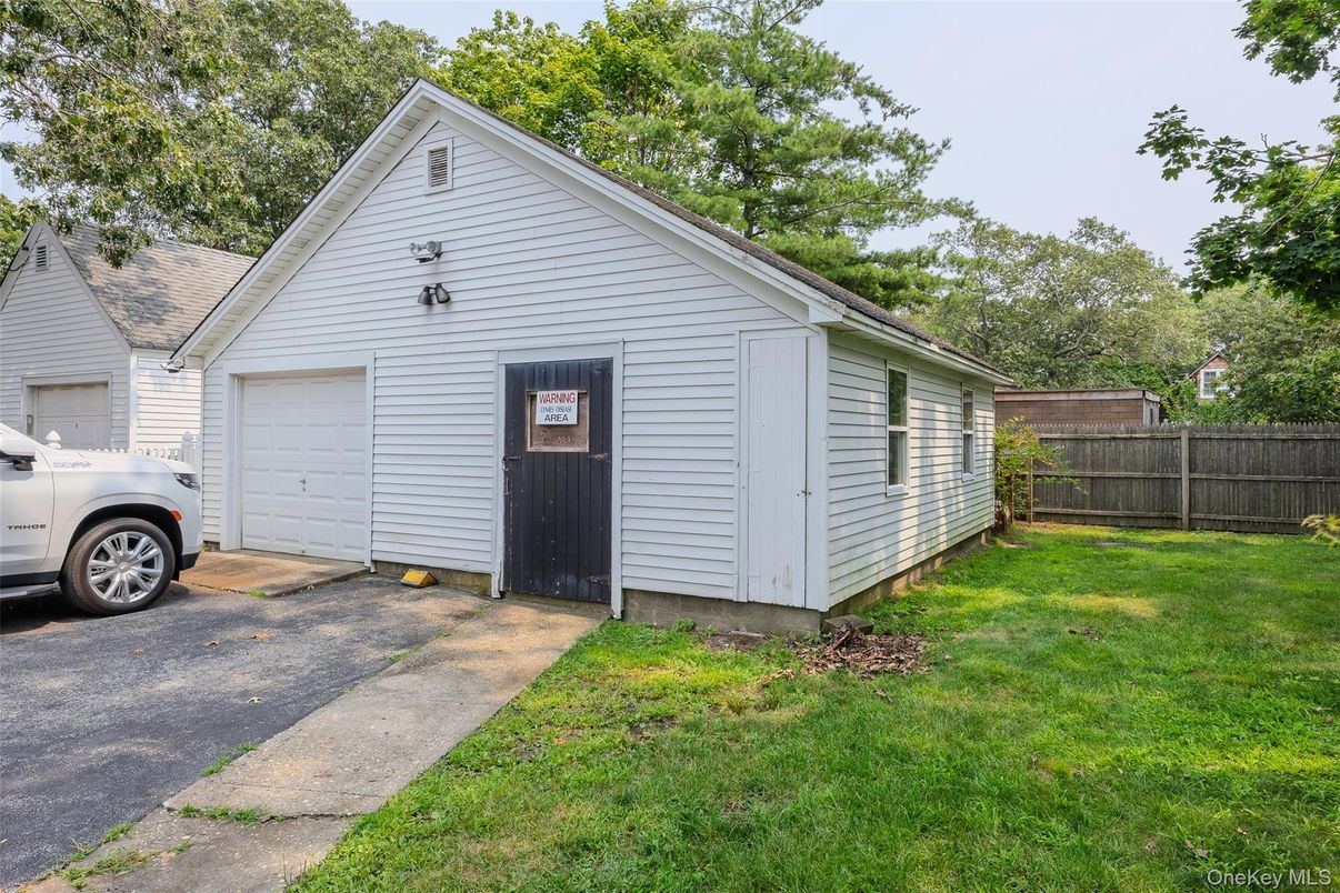 Detached Garage, Exterior