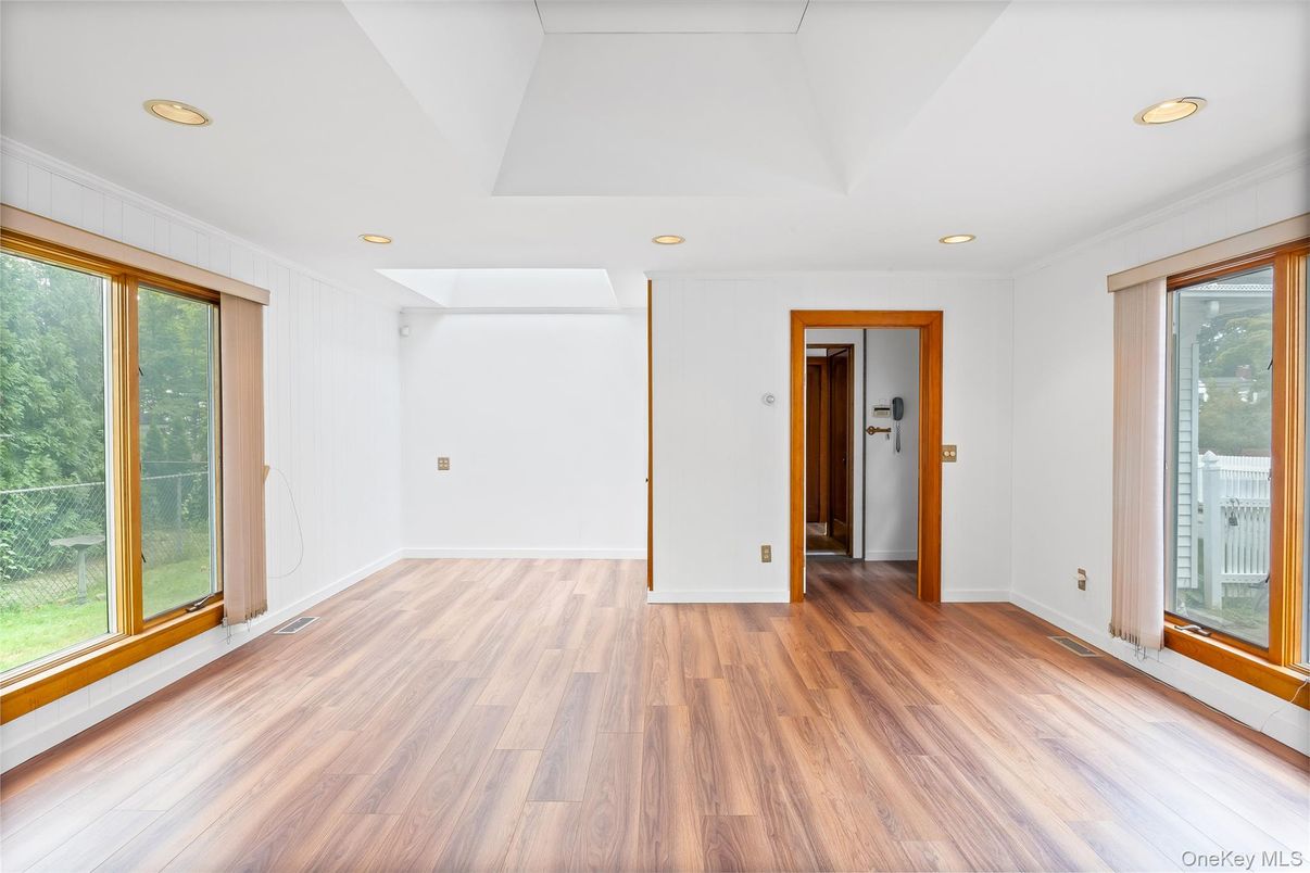 Empty room, Interior, Recessed Lighting, Wood Texture Flooring