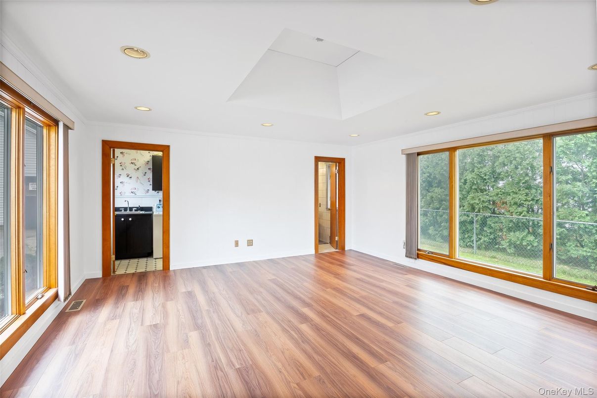 Empty room, Interior, Recessed Lighting, Wood Texture Flooring