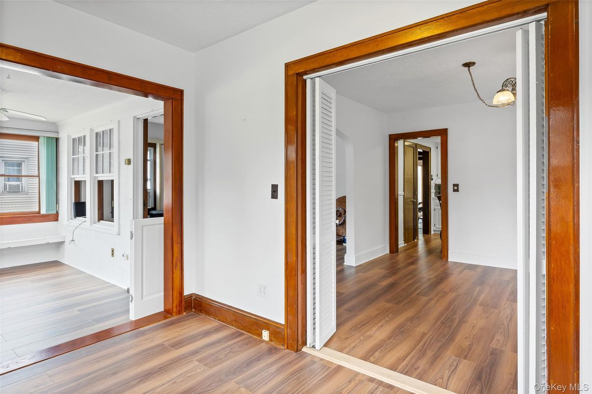 Empty room, Interior, Pendant Lights, Wood Texture Flooring