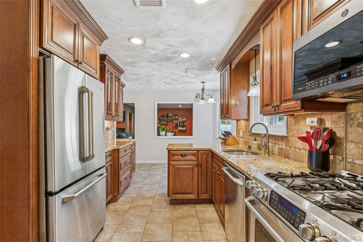 Interior, Kitchen, Pendant Lights, Recessed Lighting, Stainless Steel Appliances
