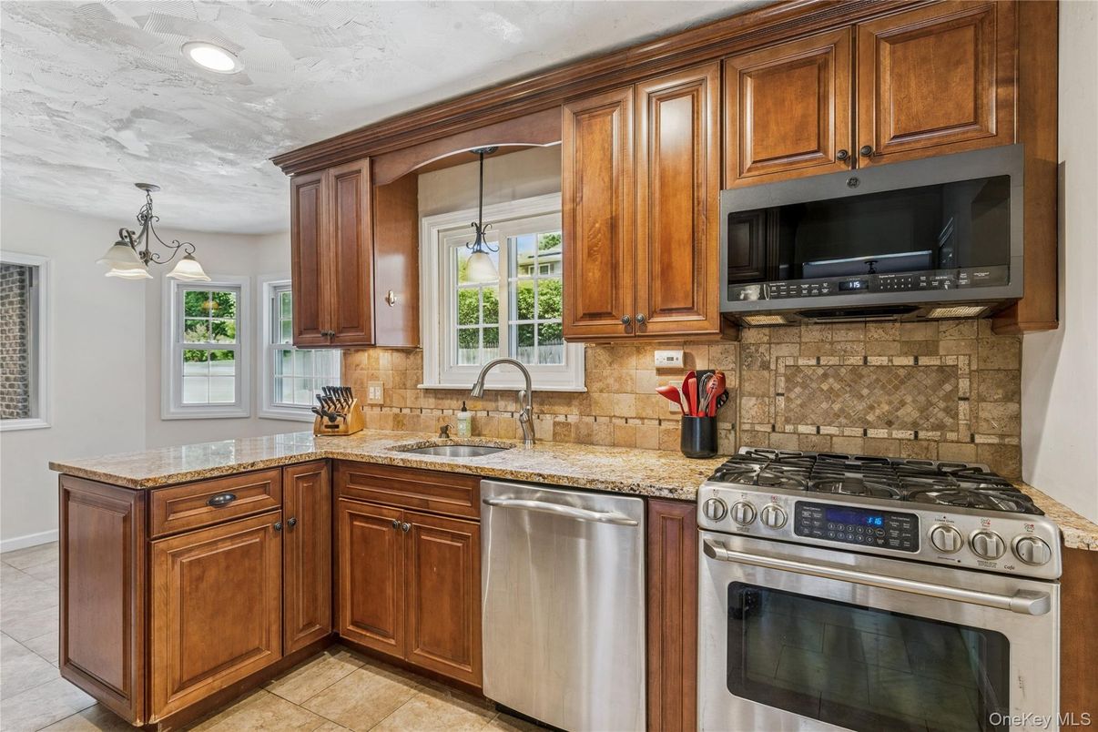 Interior, Kitchen, Pendant Lights, Recessed Lighting, Stainless Steel Appliances