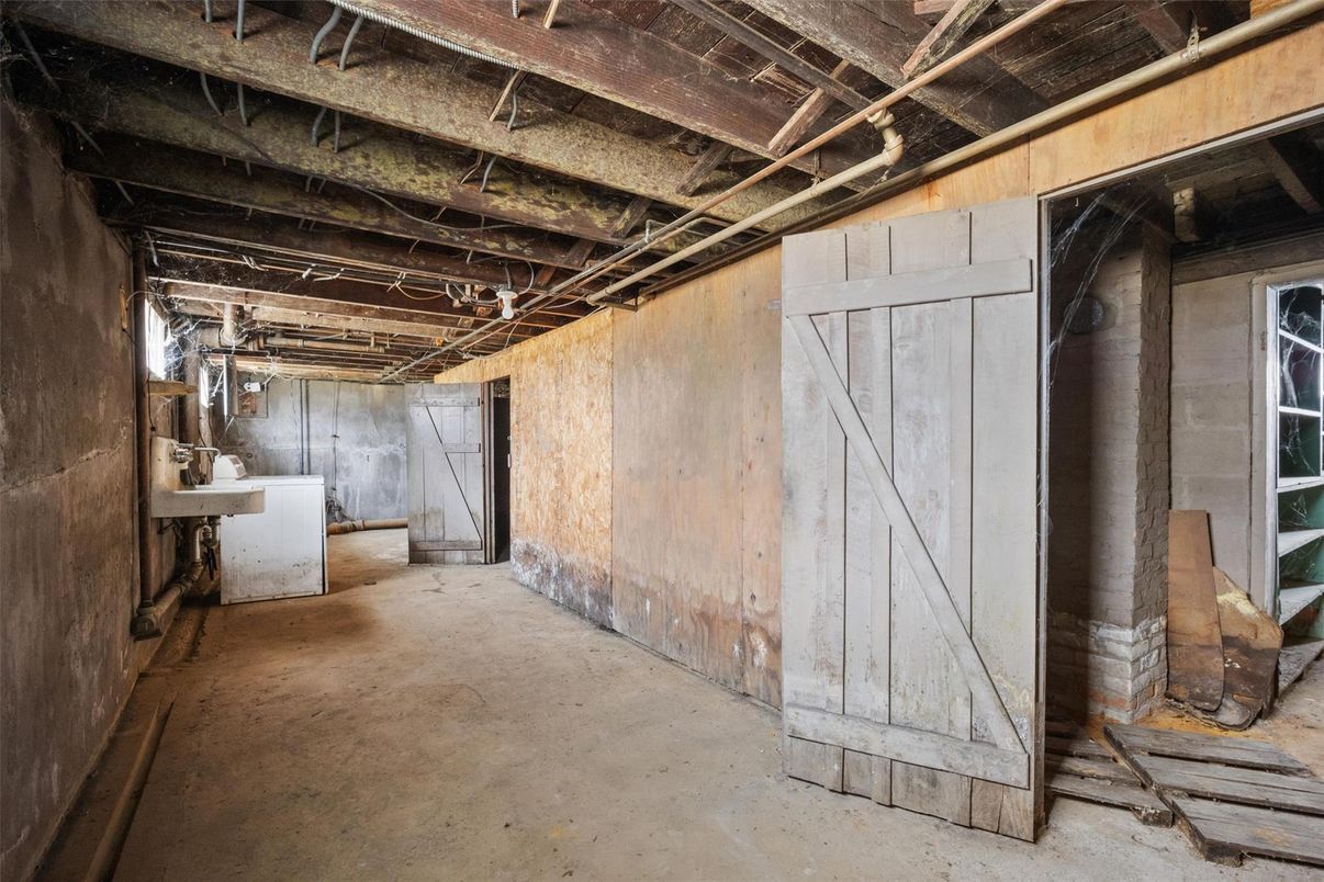 Interior, Wooden Beams