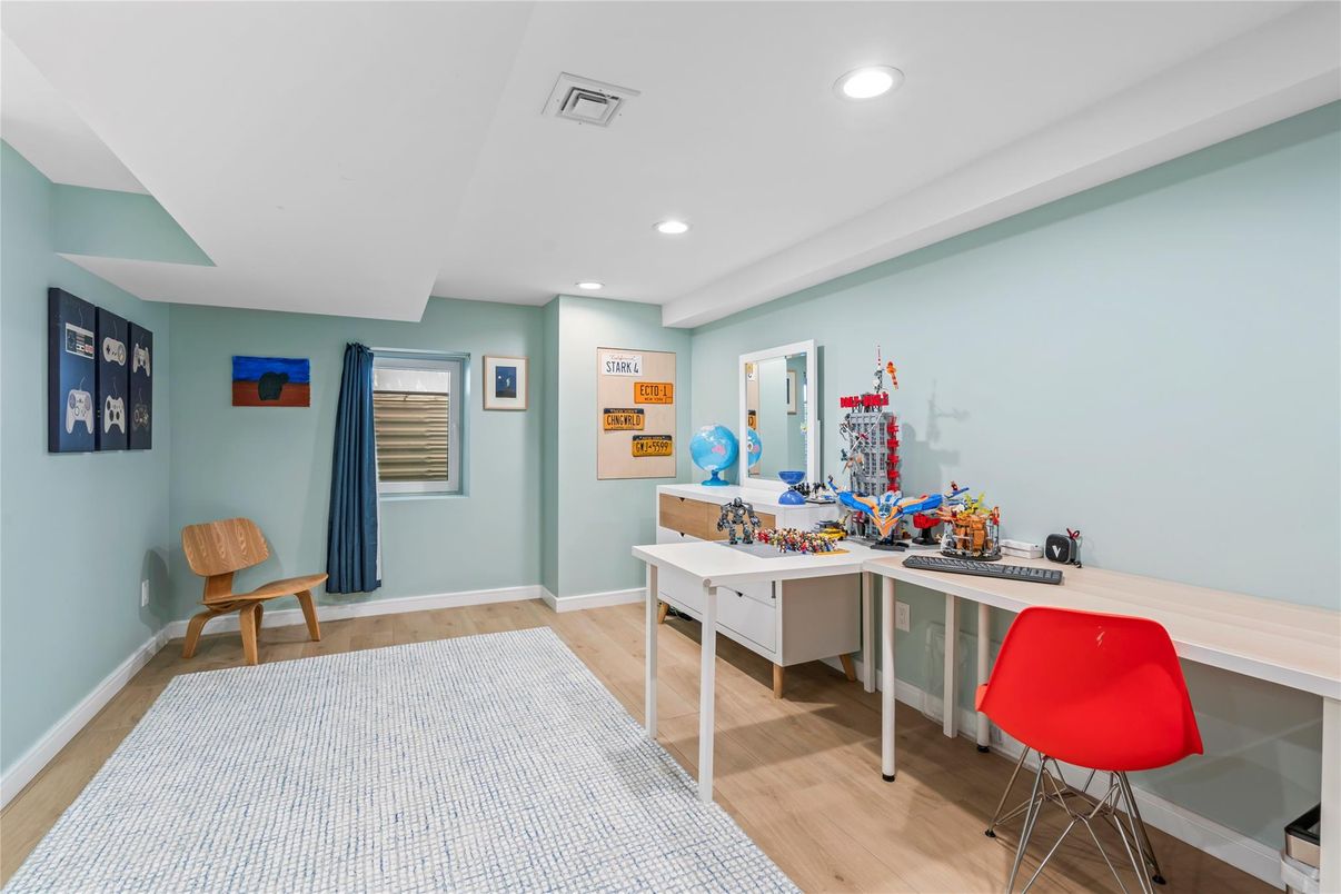 Interior, Recessed Lighting, Wood Texture Flooring