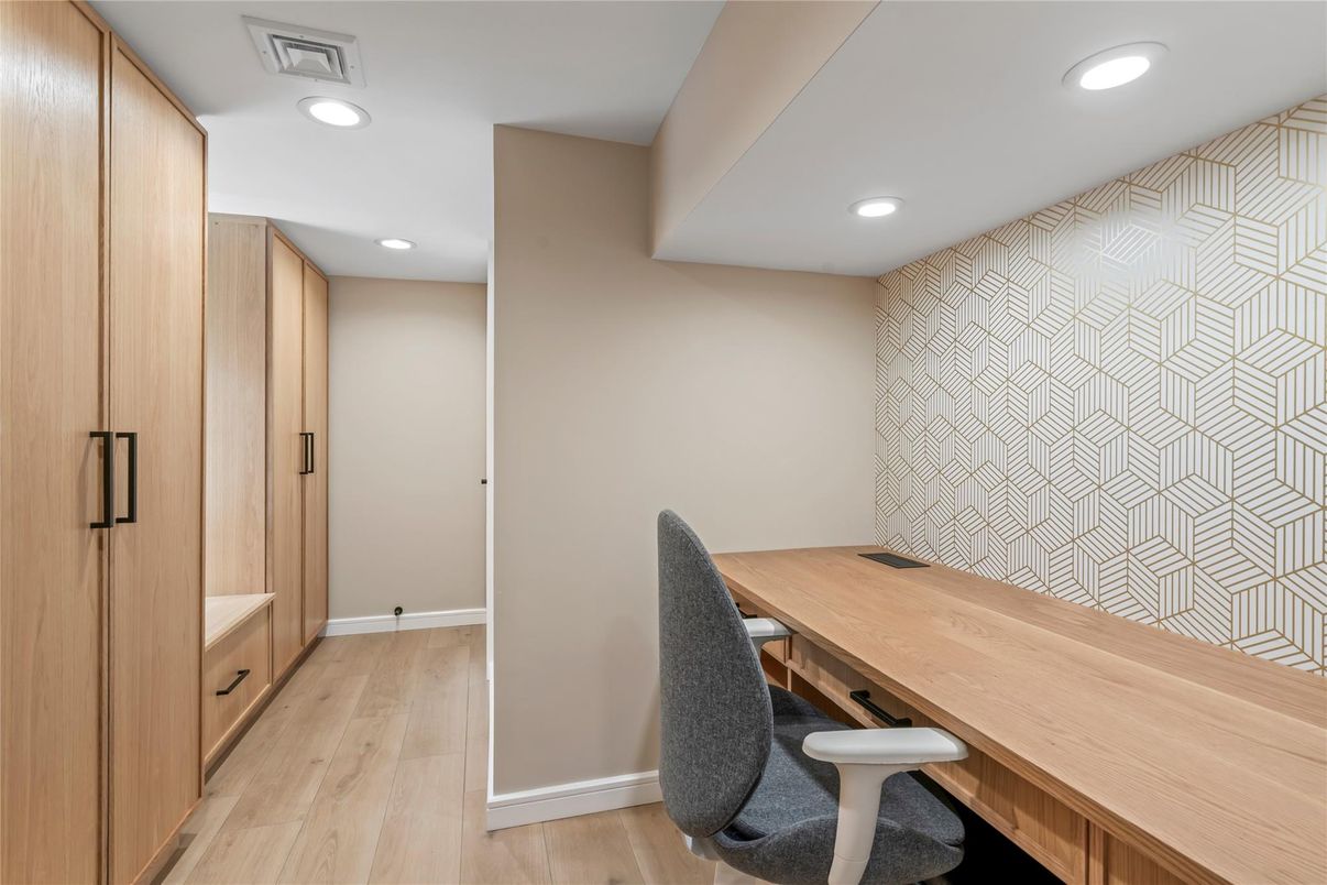 Home Office, Interior, Recessed Lighting, Wood Texture Flooring