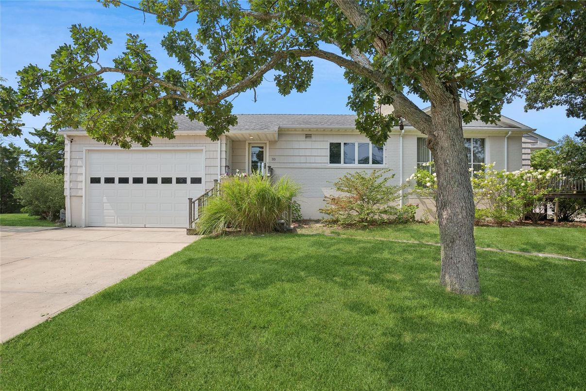 Attached, Exterior, Facade, Ranch