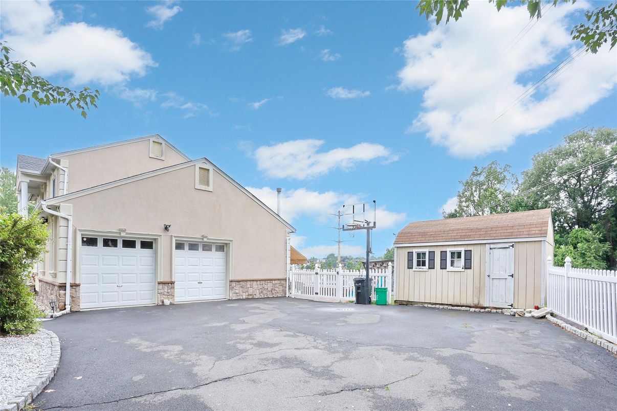Detached Garage, Exterior