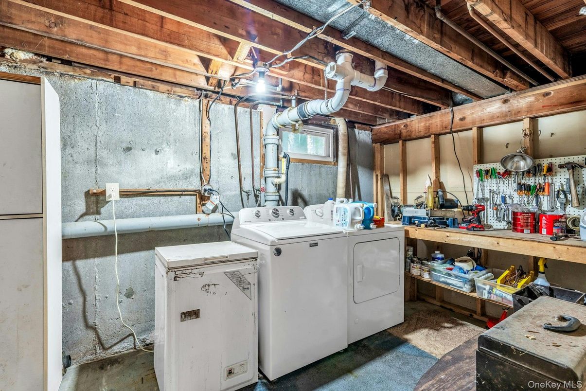 Interior, Washer, Wooden Beams