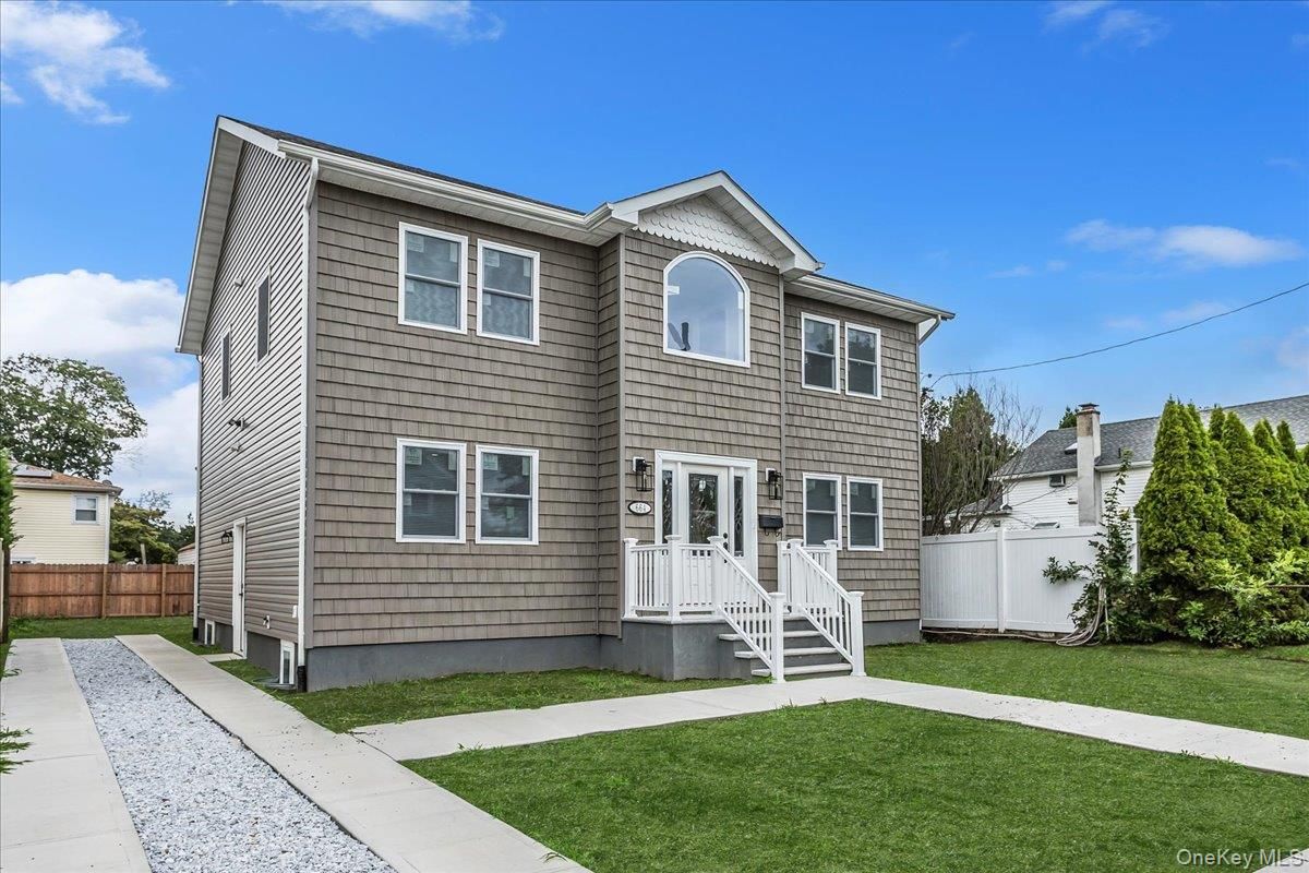Exterior, Facade, Rowhouse