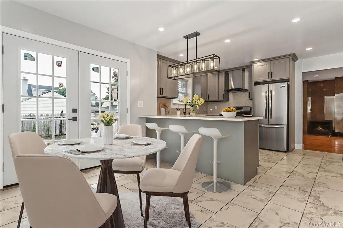 Dining room, Interior, Kitchen, Marble, Pendant Lights, Recessed Lighting, Stainless Steel Appliances