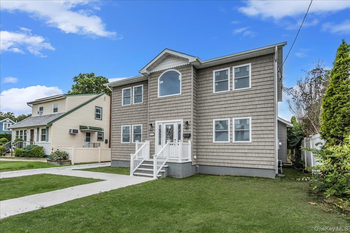 Exterior, Facade, Cape Cod