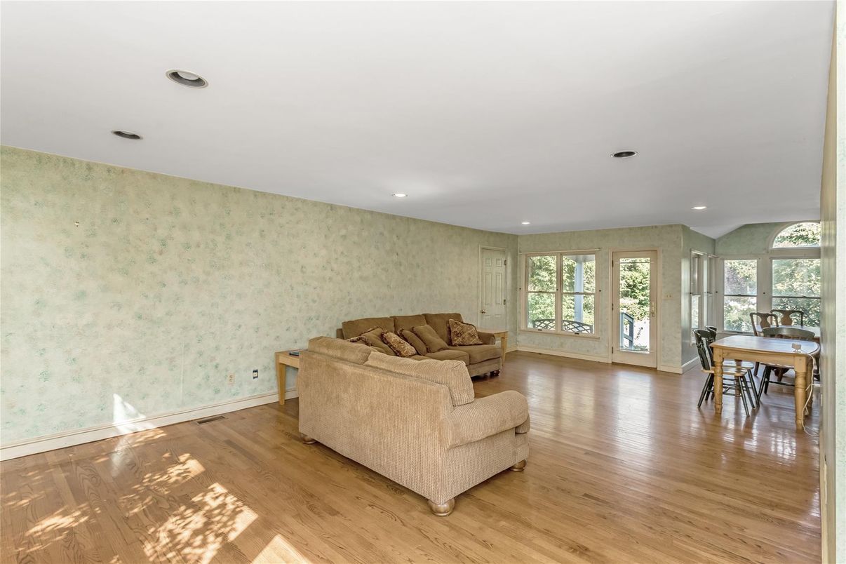 Dining room, Interior, Living room, Recessed Lighting, Wood Texture Flooring