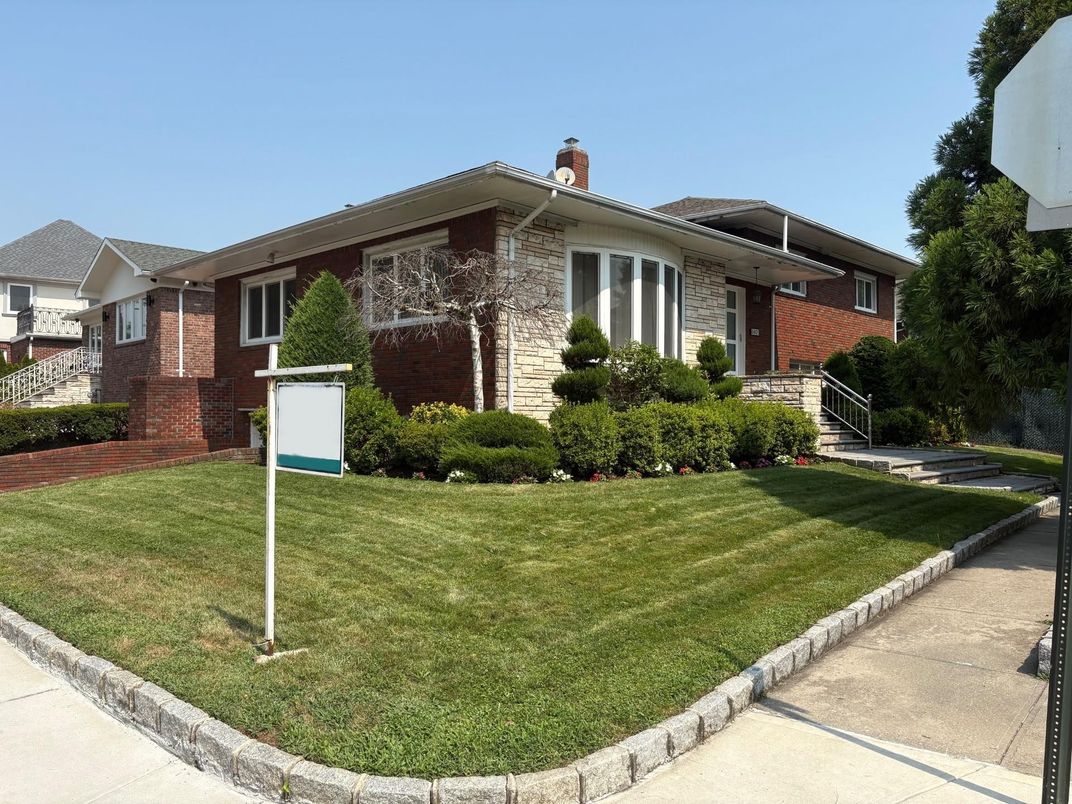 Exterior, Facade, Brick Facade, Split Level
