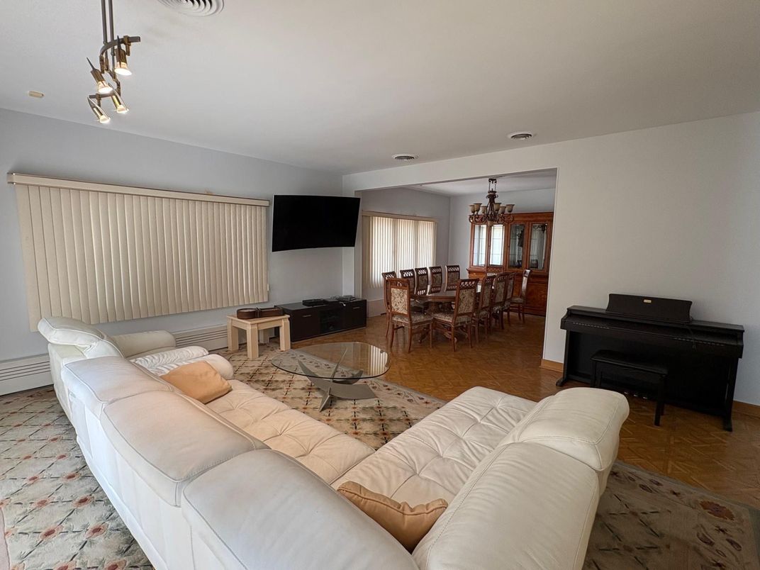 Dining room, Interior, Living room, Pendant Lights, Piano
