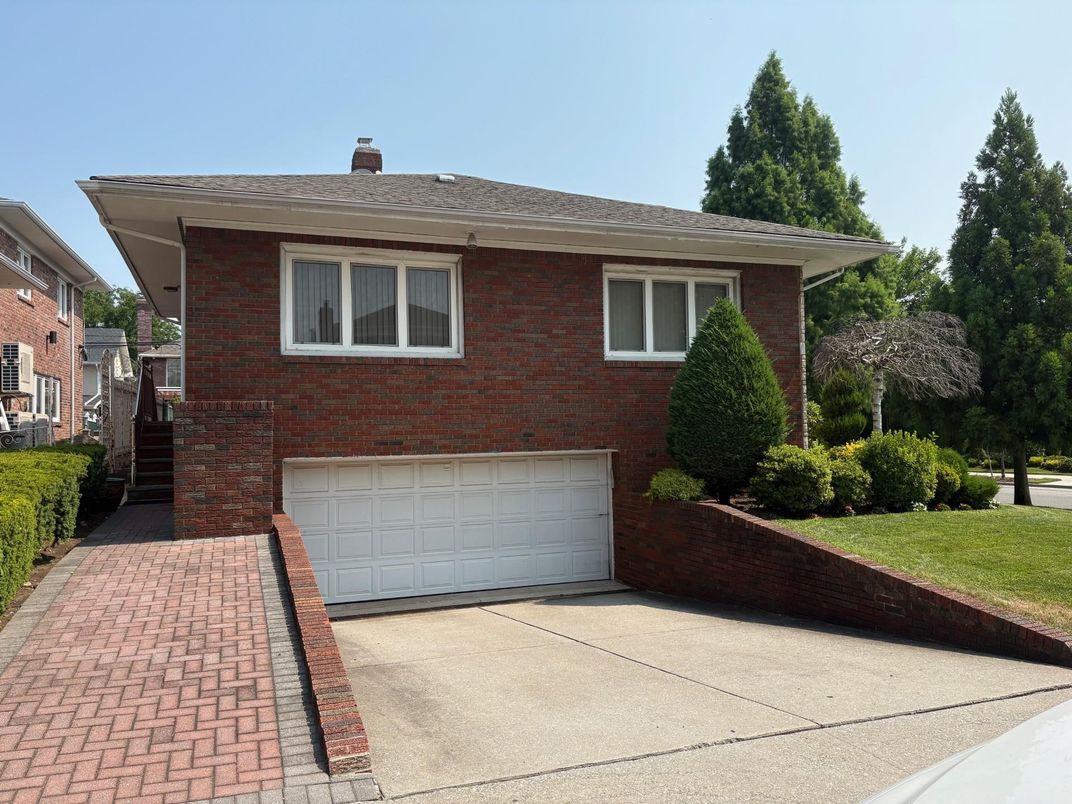Attached, Exterior, Facade, Brick Facade, Split Level