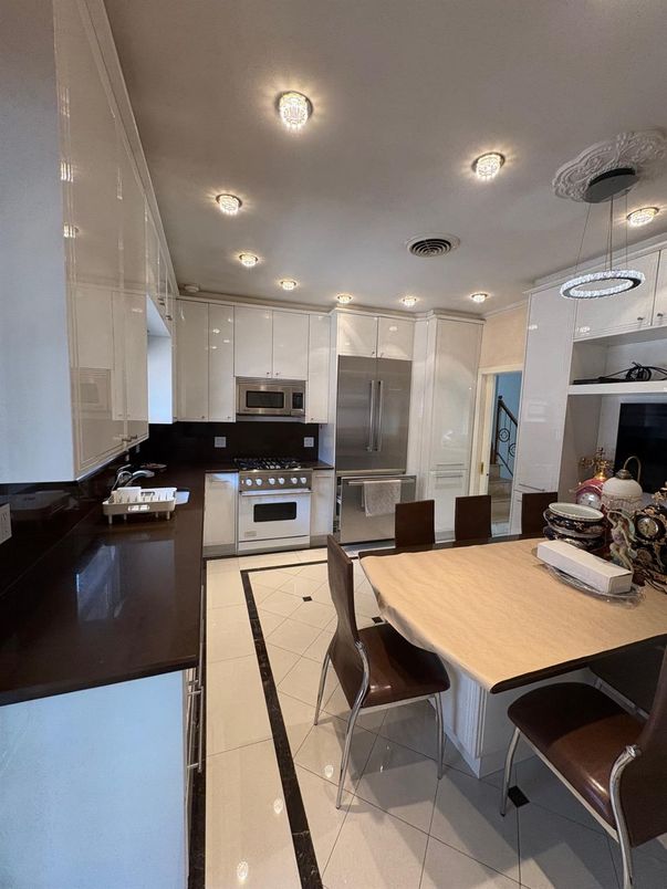 Dining room, Interior, Kitchen, Recessed Lighting, Stainless Steel Appliances