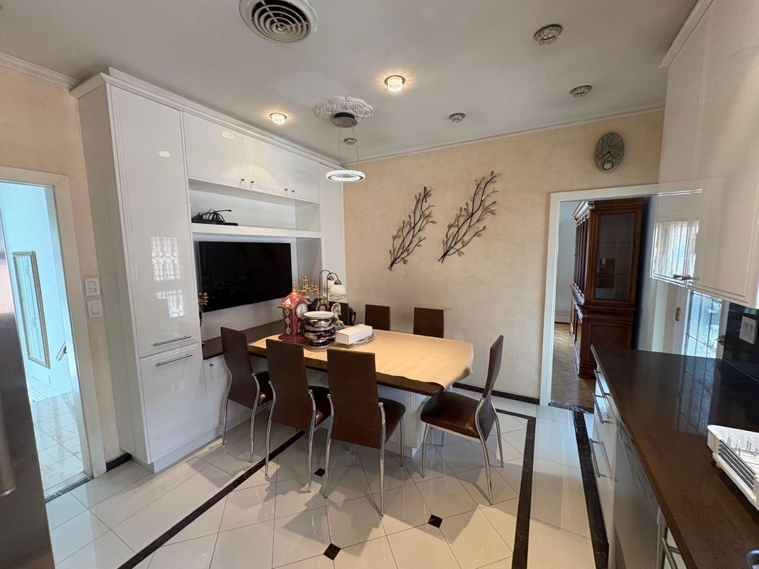 Dining room, Interior