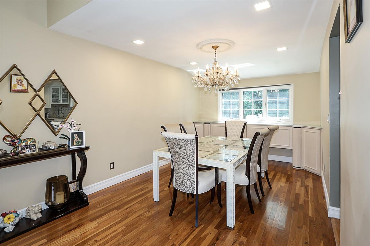 Chandelier, Dining room, Interior, Recessed Lighting, Wood Texture Flooring
