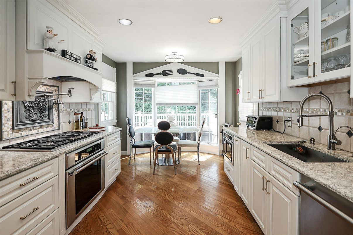 Dining room, Interior, Kitchen, Recessed Lighting, Wood Texture Flooring