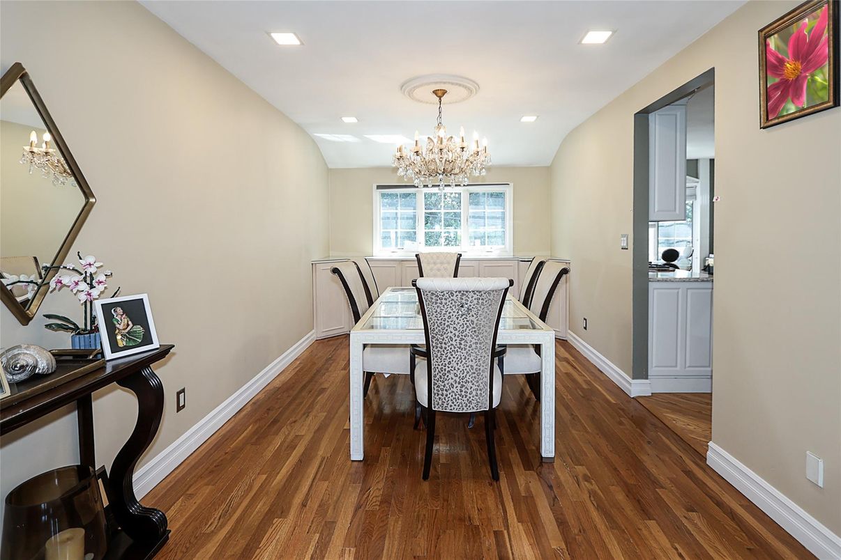 Chandelier, Dining room, Interior, Recessed Lighting, Wood Texture Flooring