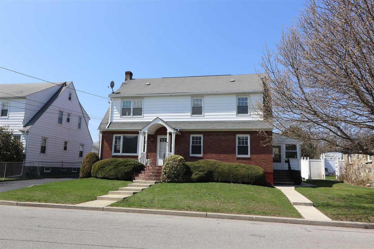 Exterior, Facade, Brick Facade, Cape Cod